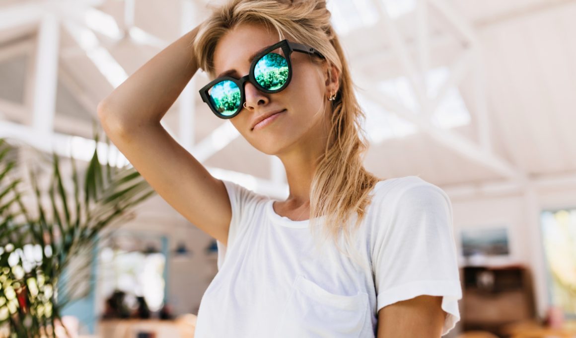 3 avantaje ale ochelarilor de soare de tip oglindă